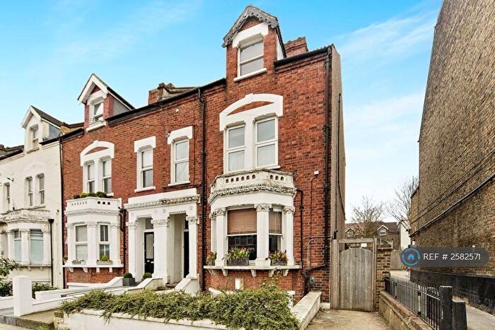 2 Bedroom Flat To Rent In Ringstead Road, London, SE6