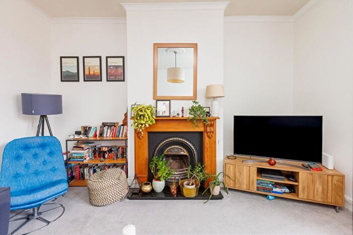 2 Bedroom Flat For Sale In Cotham Gardens, Cotham, BS6