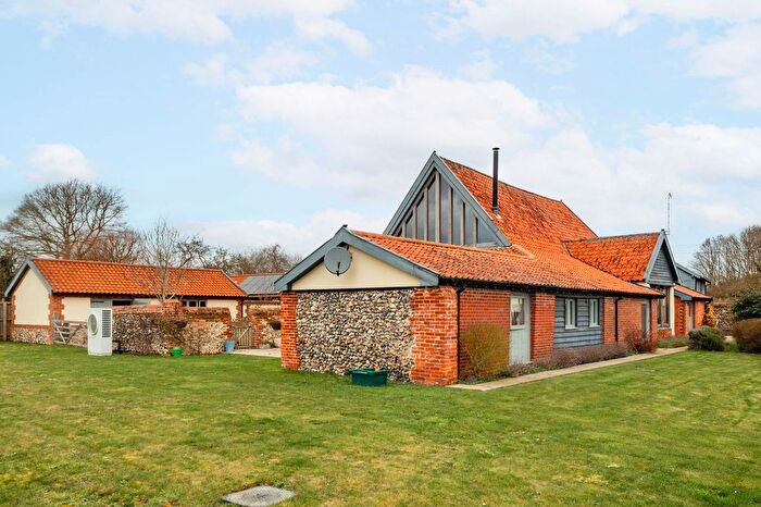 4 Bedroom Barn Conversion For Sale In Lodge Lane, Shelfanger, IP22