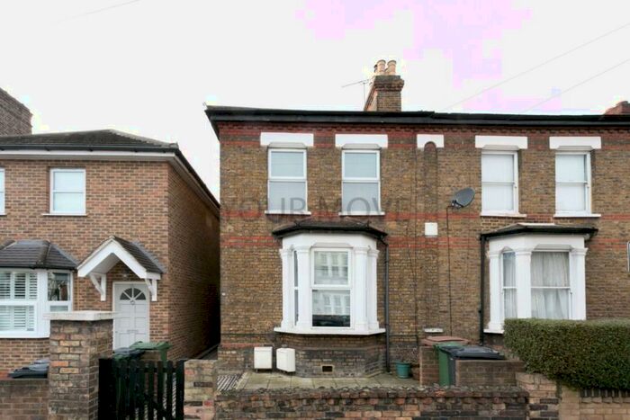 2 Bedroom Flat To Rent In Greenleaf Road, Walthamstow, London, E17