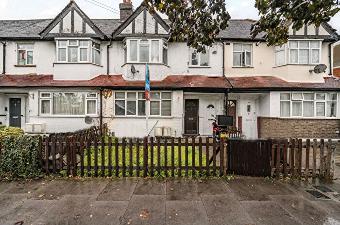 2 Bedroom Maisonette For Sale In Eastfields Road, Mitcham, CR4