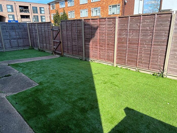 1 Bedroom Flat To Rent In Bourne Court, Station Approach, South Ruislip, HA4