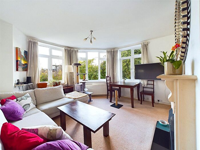 2 Bedroom Flat To Rent In The Grove, St. Margarets Road, St Margarets, Twickenham, TW1