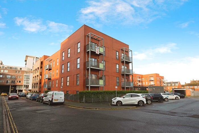 1 Bedroom Flat For Sale In Prince George Street, Portsmouth, Hampshire, PO1