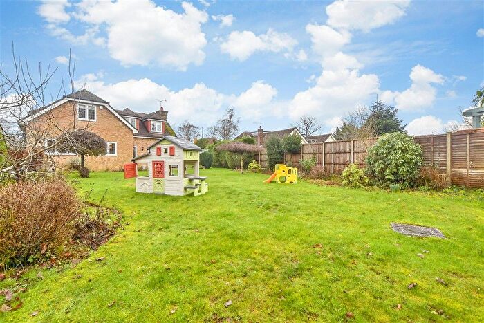 3 Bedroom Detached House For Sale In Thorneycroft Close, Kingswood, Kent, ME17