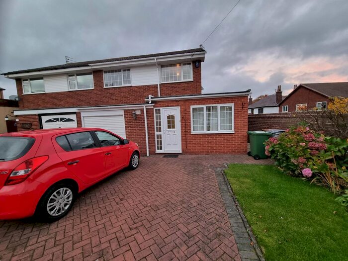 4 Bedroom Property To Rent In Berwyn Drive, Heswall, Wirral CH61