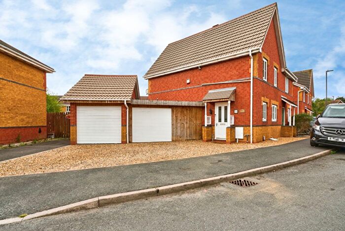 3 Bedroom Semi-Detached House For Sale In Kenilworth Crescent, Walsall, West Midlands, WS2
