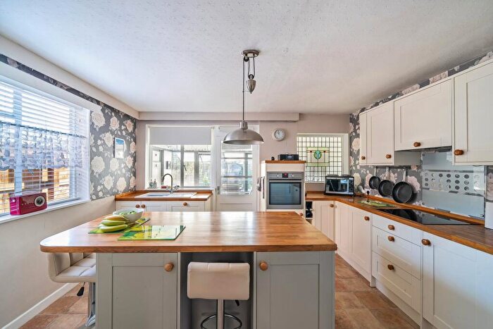 2 Bedroom Cottage For Sale In St Thomas Street, Wells, BA5