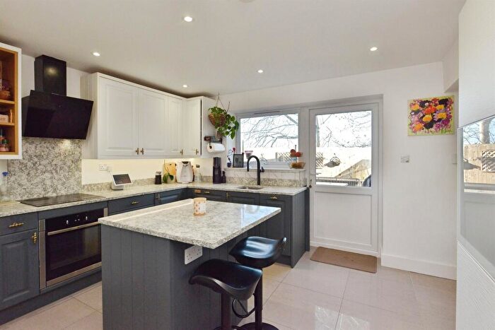 4 Bedroom Semi Detached House For Sale In Barrett Place, Shenley Church End, Milton Keynes, MK5