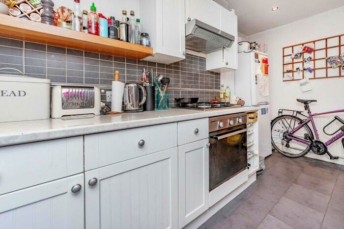2 Bedroom Flat To Rent In Queens Road, Peckham, London, SE15