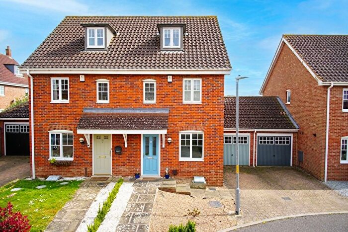 3 Bedroom Town House For Sale In Attelsey Way, Chapel Break, Norwich, NR5