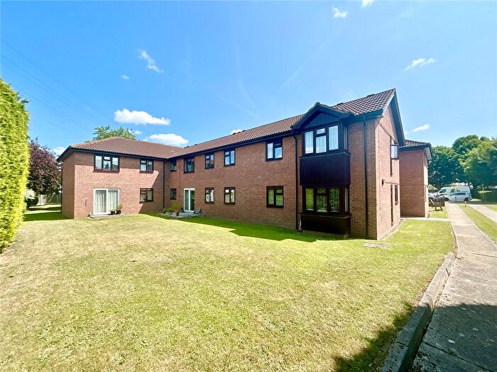 2 Bedroom Flat For Sale In Bowes Close, Sidcup, Kent, DA15