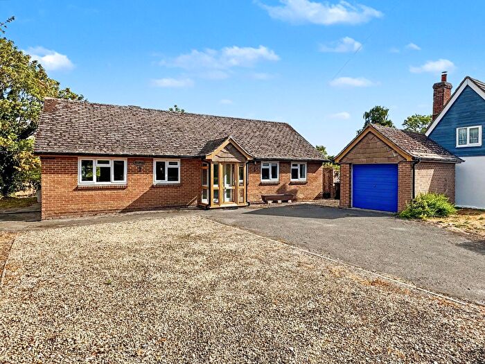 3 Bedroom Detached Bungalow To Rent In Oxford Lane, Grove, OX12