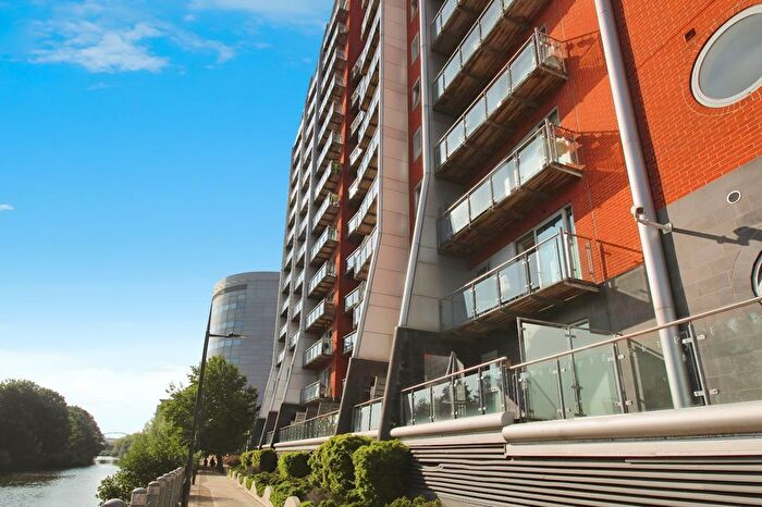 2 Bedroom Flat To Rent In Whitehall Quay, Leeds, West Yorkshire, Uk, LS1