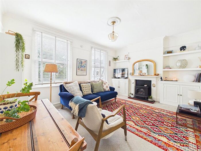 2 Bedroom Maisonette For Sale In Sundorne Road, London, SE7