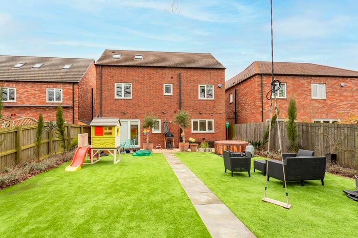 5 Bedroom Detached House For Sale In Bursary Court, Dringhouses, York, YO24