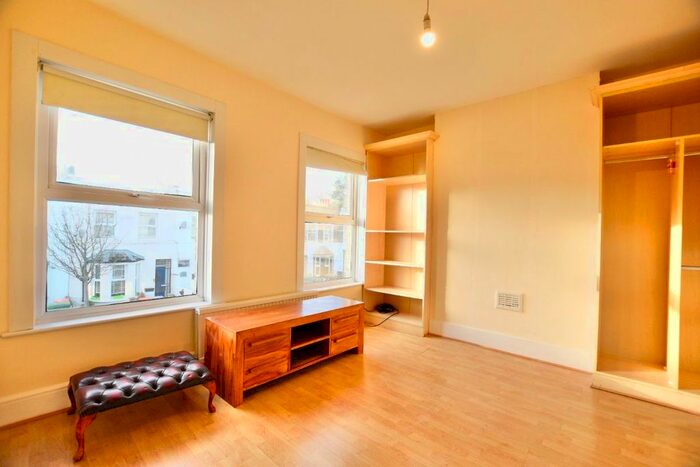 4 Bedroom Terraced House To Rent In Albert Square, Stratford, E15
