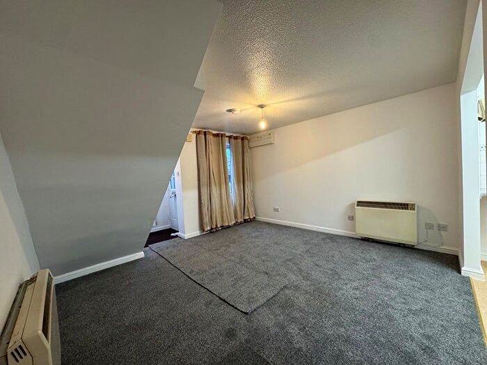 1 Bedroom Flat To Rent In School Lane, Dunstable, LU6