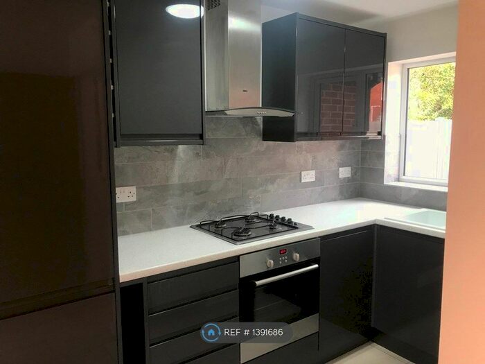 3 Bedroom Semi-Detached House To Rent In Hinckley, Hinckley, LE10