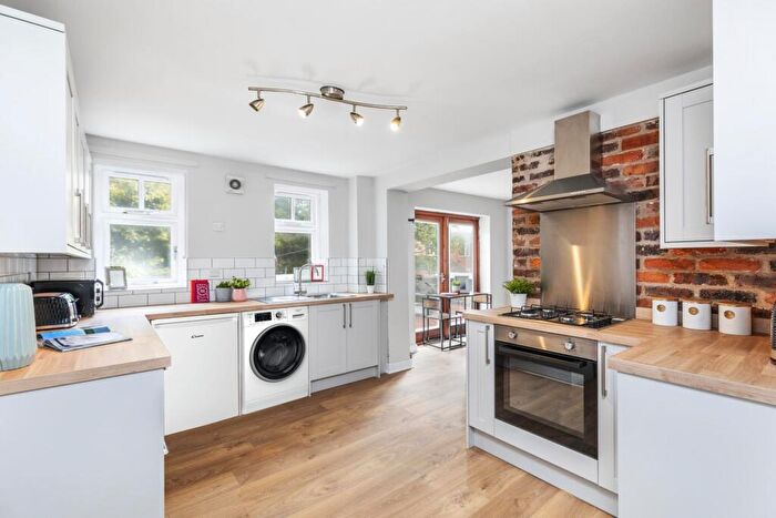 3 Bedroom Flat To Rent In Headingley Mount, Leeds, LS6
