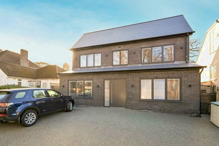 6 Bedroom Bungalow To Rent In Salisbury Road, Worcester Park, KT4