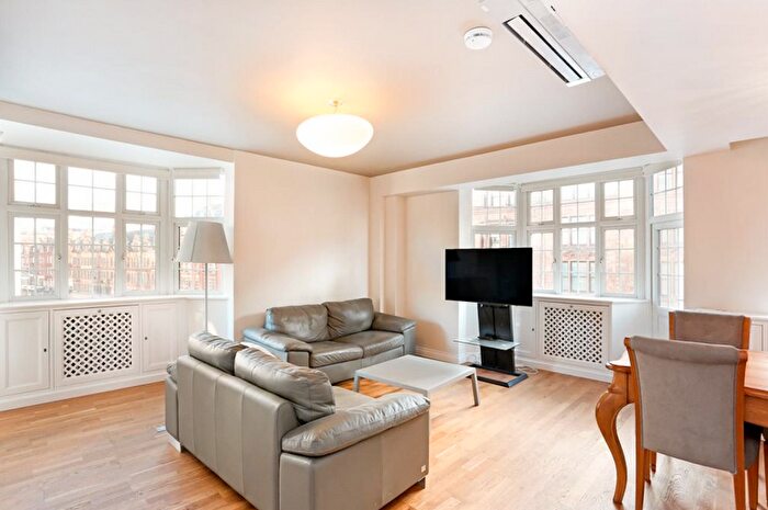 2 Bedroom Flat For Sale In Brompton Road, London, SW3