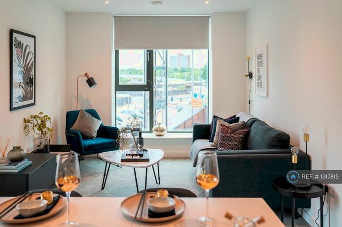 2 Bedroom Flat To Rent In No Trafford, Trafford Park, Manchester, M17