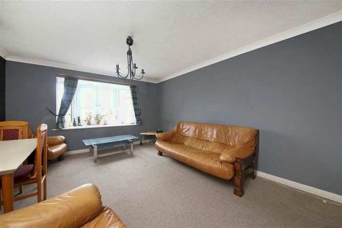 2 Bedroom Flat To Rent In Rossetti Road, Bermondsey, London, SE16