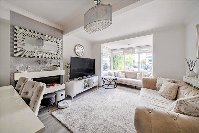3 Bedroom End Of Terrace House For Sale In Boundfield Road, London, SE6