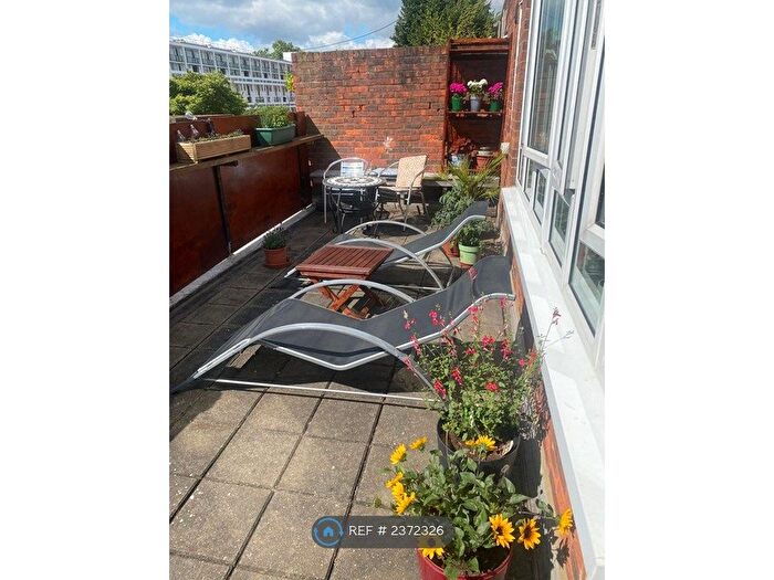 2 Bedroom Flat To Rent In Spicer Close, London, SW9
