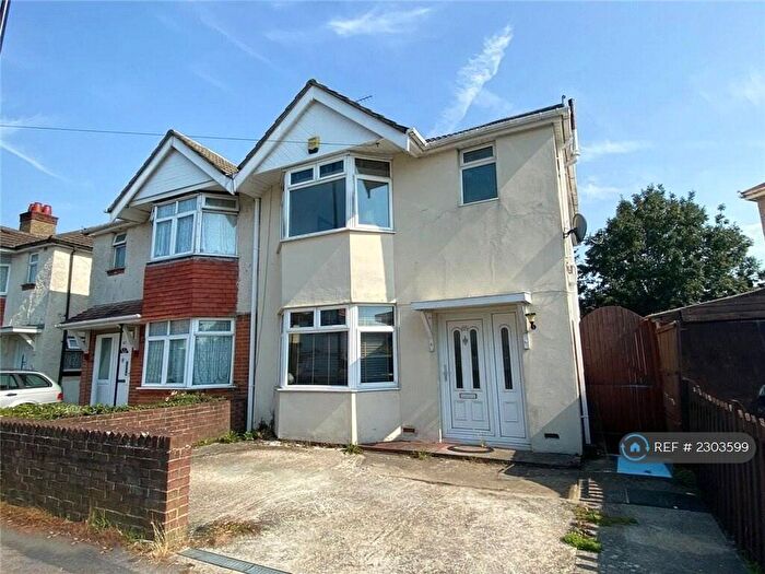 4 Bedroom Semi-Detached House To Rent In Warren Avenue, Southampton, SO16