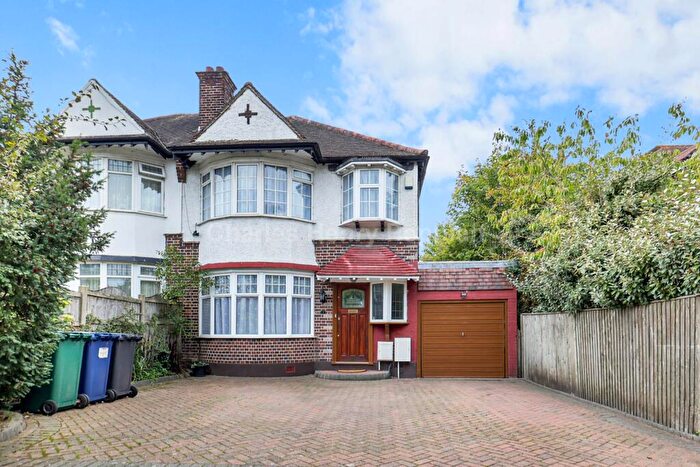 4 Bedroom Semi-Detached House To Rent In Great North Road, High Barnet, EN5