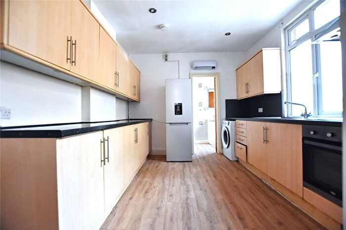 2 Bedroom Flat To Rent In London Road, London, SW16