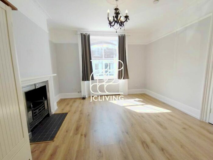3 Bedroom Flat To Rent In Bazely Street, London, E14