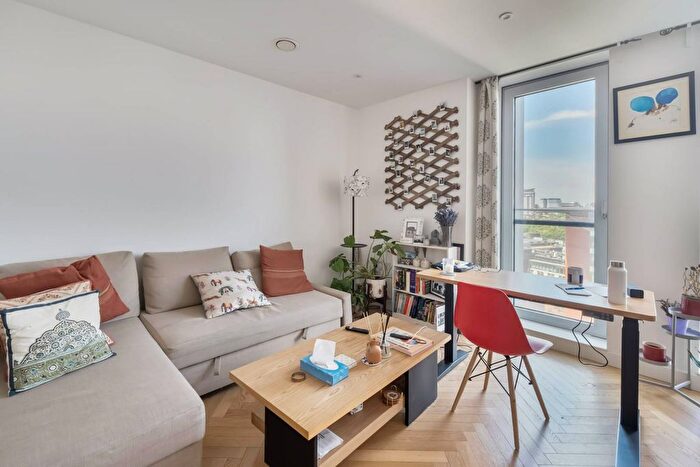 1 Bedroom Flat For Sale In Southwark Bridge Road, Borough, London, SE1