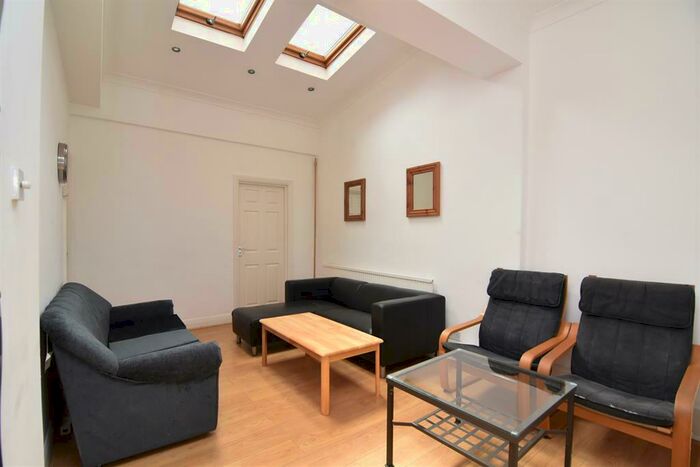 3 Bedroom Flat To Rent In Camden Road, London, NW1