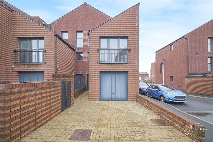 3 Bedroom End Terrace House For Sale In Langdon Road, Swansea, SA1