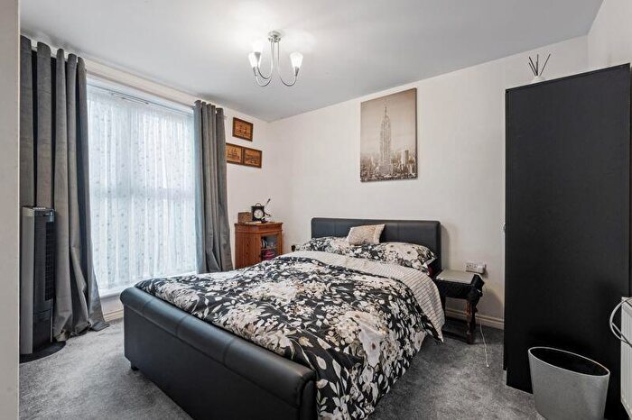 2 Bedroom Flat For Sale In Dorchester Road, Weymouth, DT3