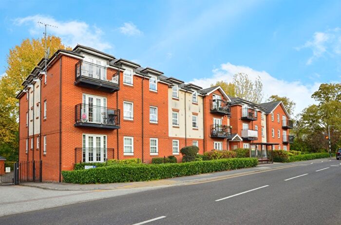 2 Bedroom Flat For Sale In Station Road, Harpenden, AL5