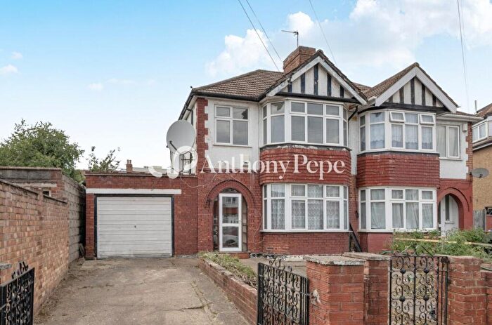 3 Bedroom Semi-Detached House For Sale In Hampshire Close, Edmonton, London, N18