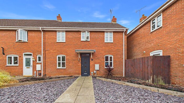 3 Bedroom End Of Terrace House For Sale In Saunders Close, Peterborough, PE2