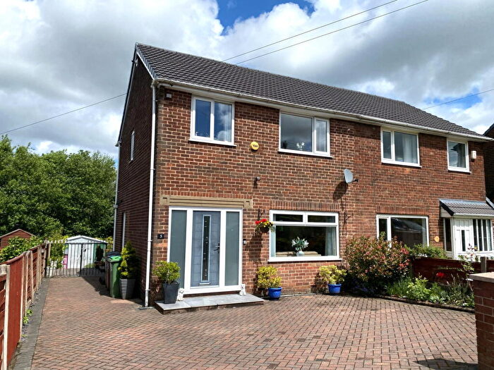 3 Bedroom Semi-Detached House For Sale In Long Rushes, Shaw, OL2