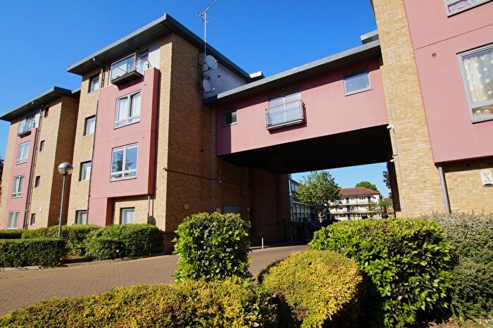 1 Bedroom Flat To Rent In Crown Close, Wood Green, N22