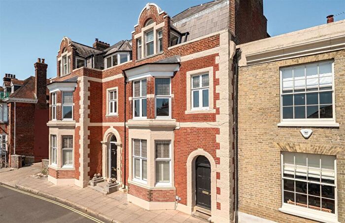 2 Bedroom Apartment For Sale In Maltravers Street, Arundel, BN18