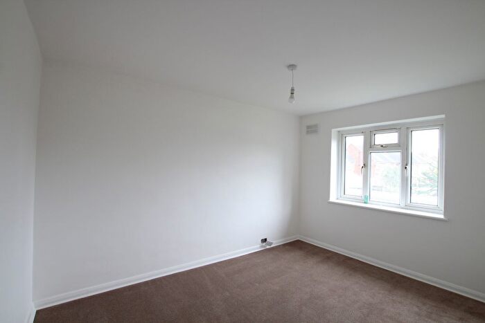 2 Bedroom Flat To Rent In Norris Rise, Hoddesdon, EN11