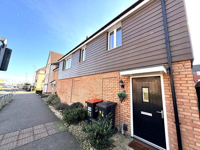 2 Bedroom Country House To Rent In Kestrel Way, Leighton Buzzard, LU7