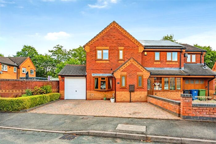 3 Bedroom Semi-Detached House For Sale In Huntingdon Close, Tamworth, Staffordshire, B78