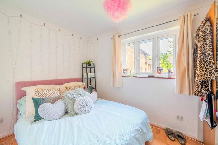1 Bedroom Flat To Rent In Hillbury Road, Heaver Estate, London, SW17