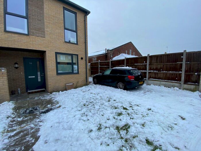 3 Bedroom Terraced House To Rent In Bridgwater Road, Romford, RM3