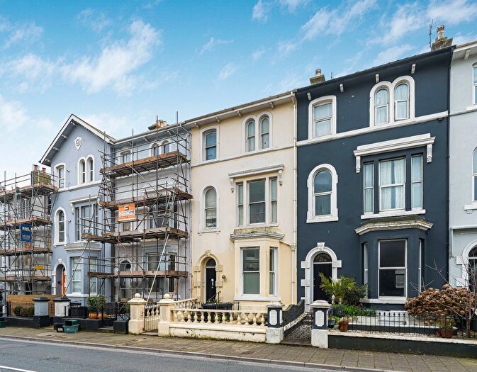 2 Bedroom Flat For Sale In Orchard Gardens, Teignmouth, TQ14